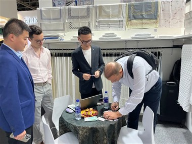 Nantong Hongya Weaving Industry -udstillinger på Hotel Show Dubai